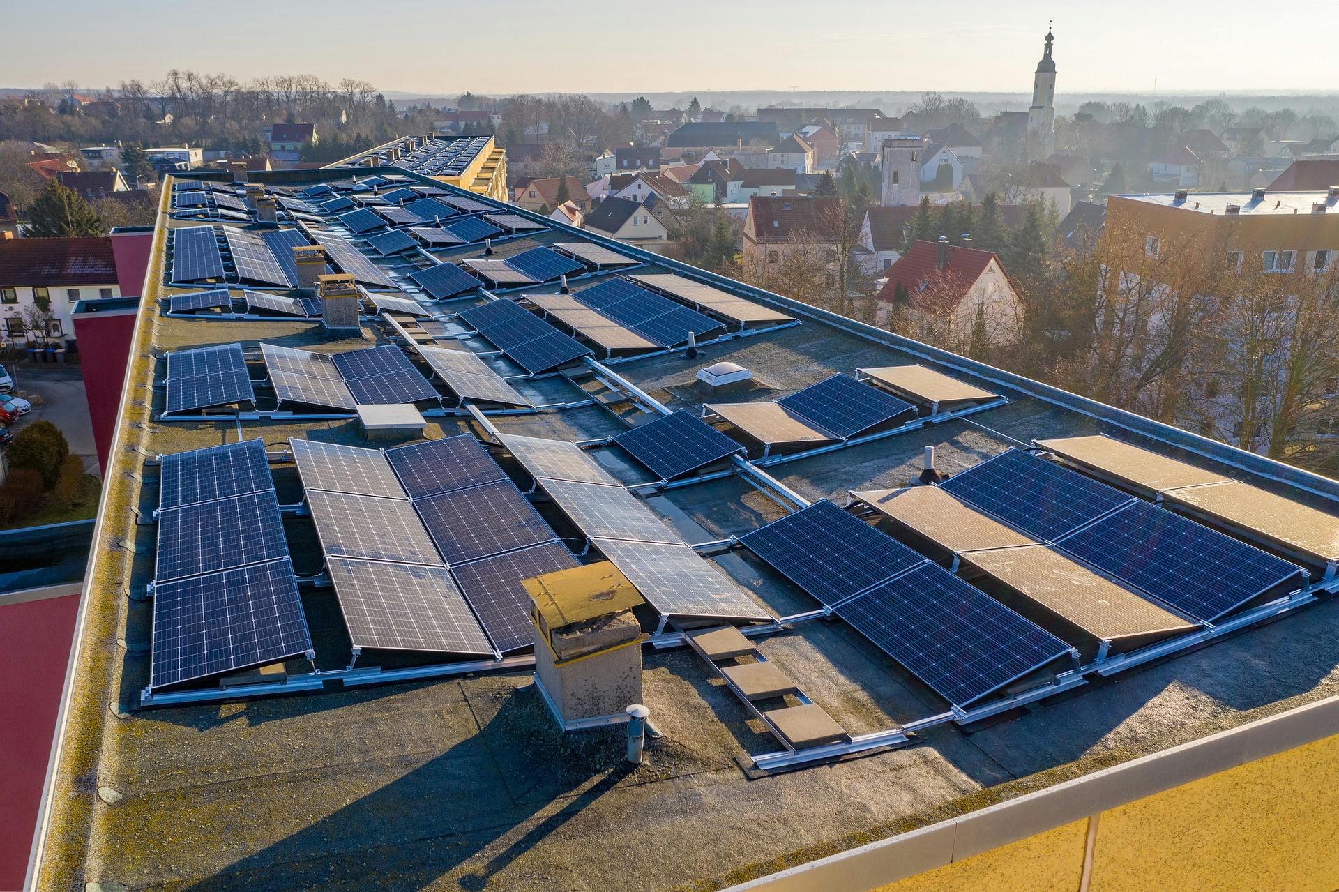 découvrez comment investir dans le photovoltaïque rentable peut réduire vos factures d'énergie et contribuer à un avenir durable. profitez d'une technologie innovante, d'aides financières et de conseils d'experts pour maximiser votre retour sur investissement tout en préservant l'environnement.