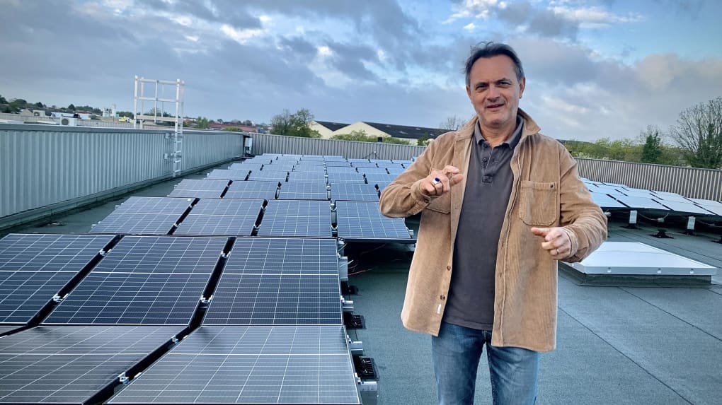 découvrez toutes les solutions photovoltaïques pour les entreprises. optimisez votre production d'énergie, réduisez vos coûts et engagez-vous pour un avenir durable grâce aux panneaux solaires adaptés à vos besoins professionnels.