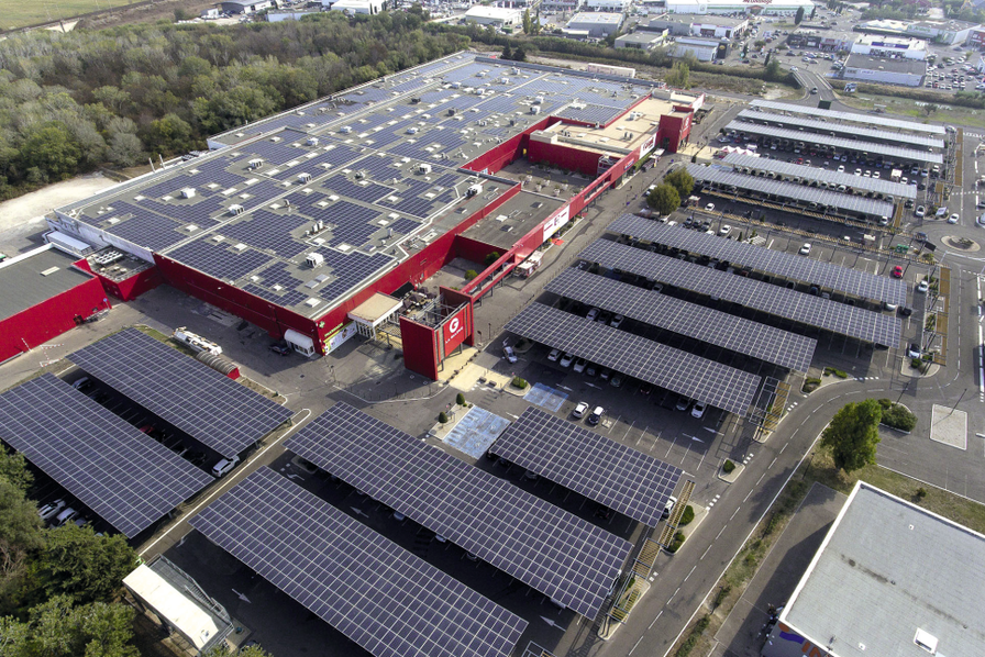 découvrez comment les installations photovoltaïques favorisent la décentralisation énergétique, en permettant aux particuliers et aux collectivités de produire leur propre électricité verte. examinez les avantages, les défis et les innovations dans le domaine de l'énergie solaire.