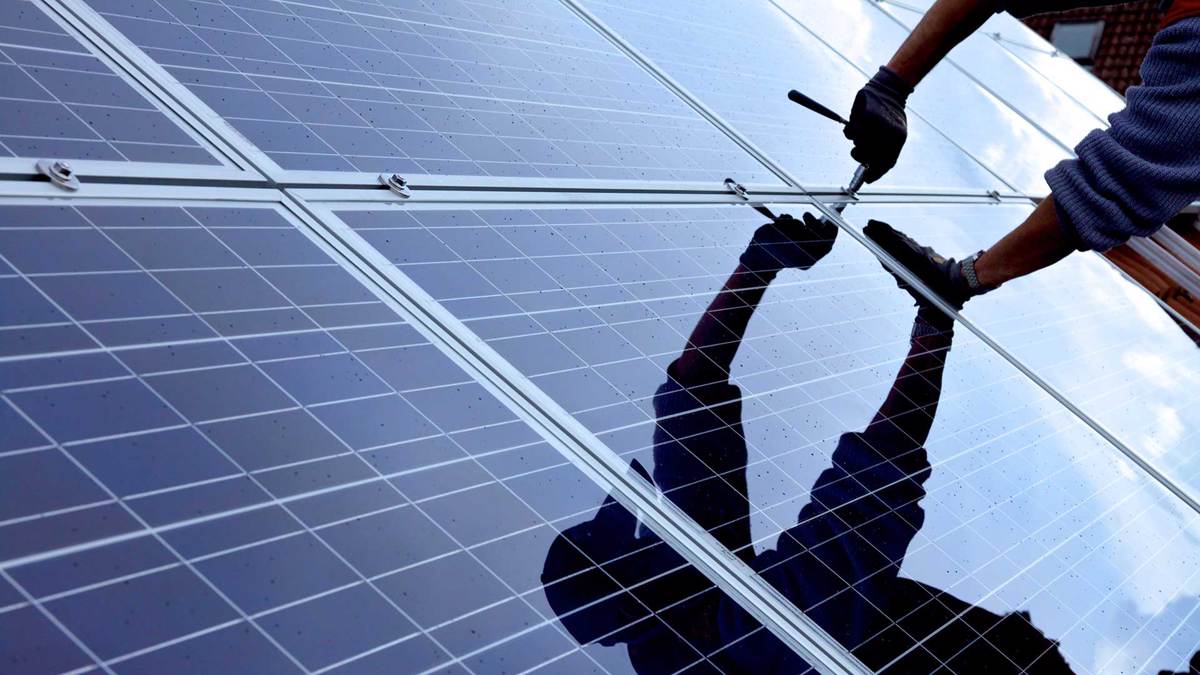 découvrez les préjugés courants sur l'énergie solaire et démystifiez les idées reçues. informez-vous sur les avantages réels de cette source d'énergie renouvelable, ses coûts, son efficacité et son impact environnemental. éclairez votre opinion sur l'avenir de l'énergie solaire !