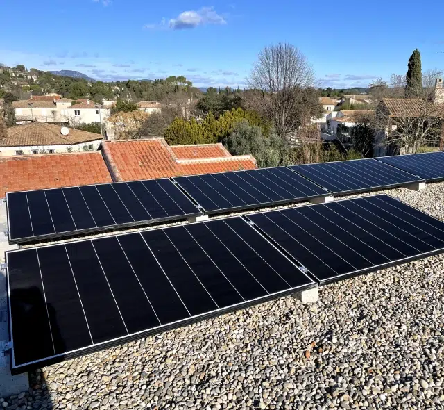 découvrez les prix des panneaux photovoltaïques pour optimiser votre consommation d'énergie et réaliser des économies sur vos factures. informez-vous sur les différentes options disponibles, les aides financières, et les installations pour faire le meilleur choix.