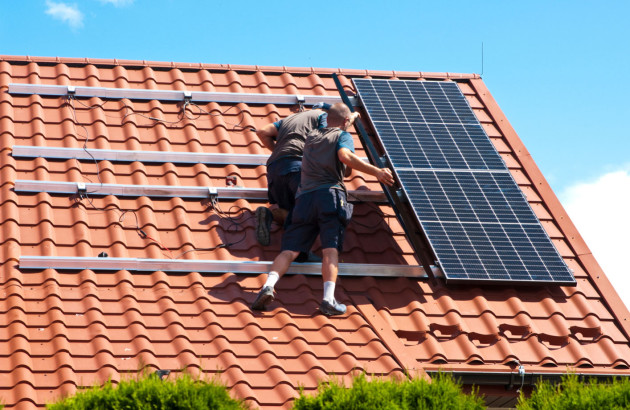 découvrez les prix des tuiles photovoltaïques et profitez d'une alternative esthétique et écologique pour votre toiture. comparez les offres et trouvez la solution idéale pour produire votre propre énergie solaire tout en valorisant votre habitat.
