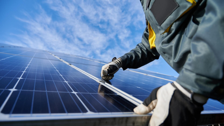 découvrez les critères essentiels pour évaluer la qualité des panneaux photovoltaïques. informez-vous sur les performances, la durabilité et les garanties pour faire le meilleur choix pour votre installation solaire.