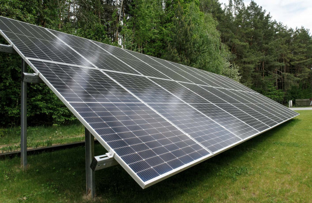 découvrez nos solutions innovantes pour la fixation de panneaux solaires sur rails. assurez une installation sécurisée et durable de vos systèmes photovoltaïques avec nos produits de haute qualité, adaptés à tous types de toits.
