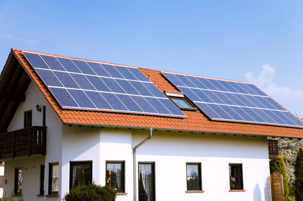 découvrez comment revendre votre électricité solaire et maximiser vos économies. profitez des avantages financiers de l'énergie renouvelable tout en contribuant à un avenir durable. informations, conseils et étapes pour réussir votre projet de revente d'électricité solaire.
