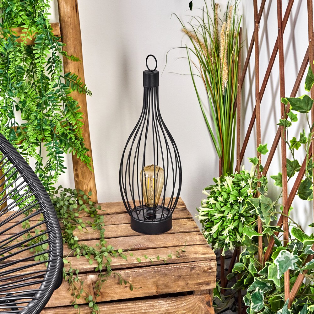 découvrez notre table solaire, un mobilier moderne et éco-responsable qui permet de recharger vos appareils électroniques grâce à l'énergie solaire. idéale pour les jardins, terrasses et espaces extérieurs, mêlant design contemporain et technologie durable pour un mode de vie connecté.