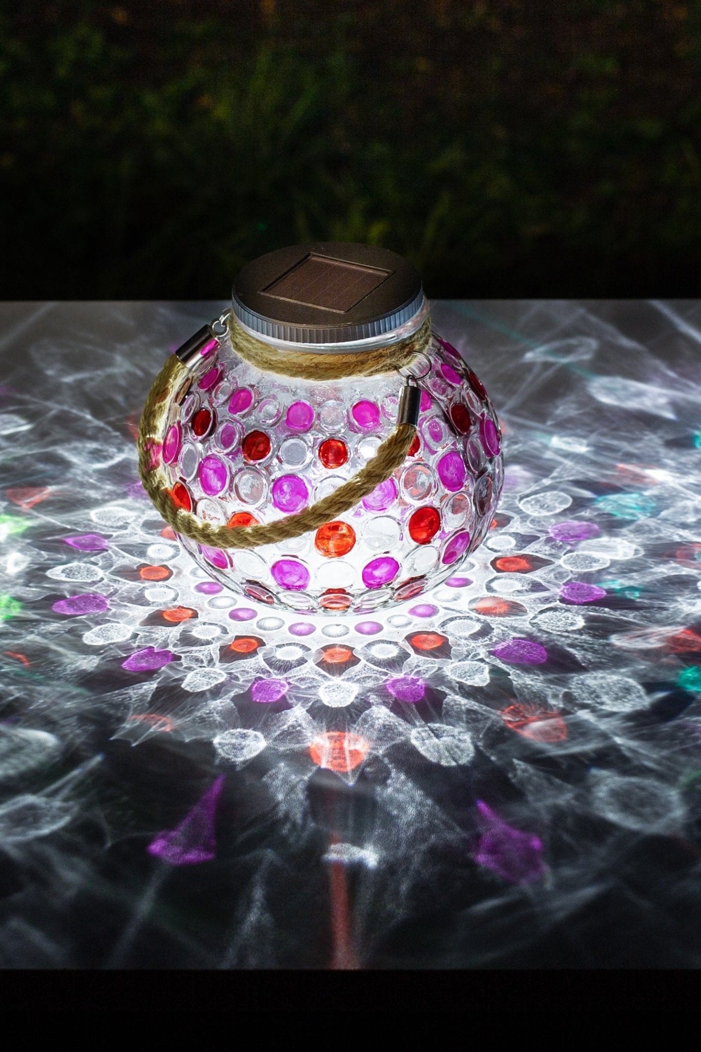 découvrez notre table solaire innovante, idéale pour profiter de moments conviviaux en extérieur tout en utilisant une énergie renouvelable. pratique et esthétique, elle vous permet de recharger vos appareils tout en savourant des repas en plein air.