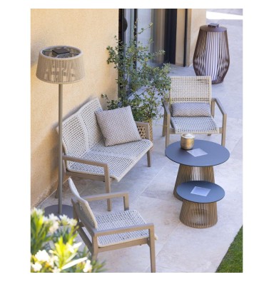 découvrez nos tables solaires innovantes, alliant design moderne et technologie durable. profitez d'une énergie renouvelable et embellissez votre extérieur tout en contribuant à la protection de l'environnement. parfaites pour les terrasses et jardins, nos tables solaires offrent confort et praticité.