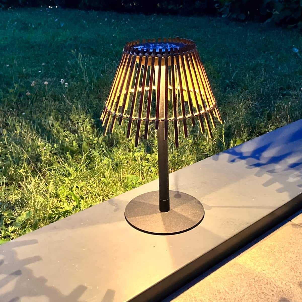 découvrez notre sélection de tables solaires, alliant design et écoresponsabilité. profitez de moments de convivialité tout en utilisant l'énergie solaire pour charger vos appareils. idéales pour le jardin ou la terrasse, nos tables innovantes vous permettent de vivre en harmonie avec la nature.