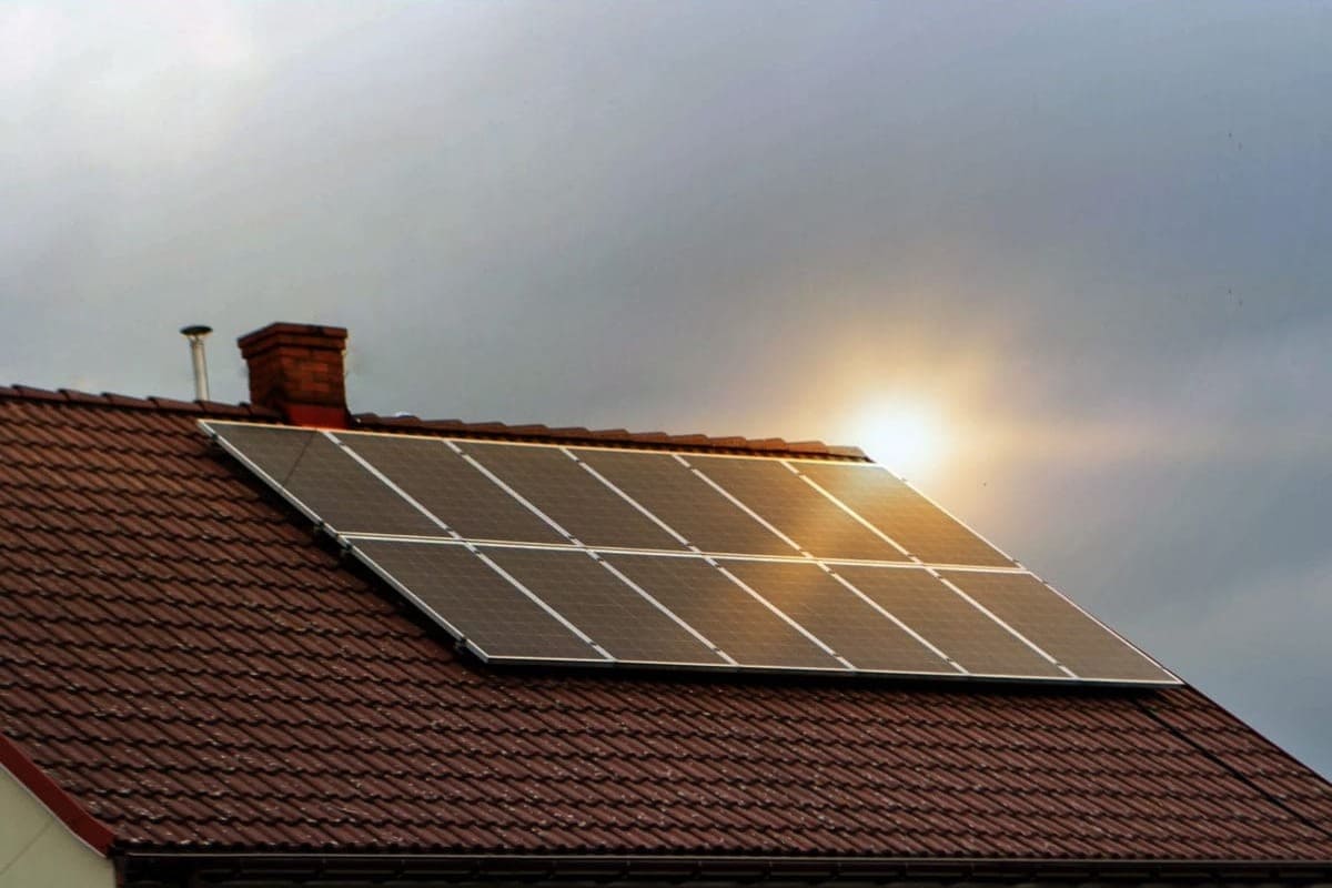 découvrez tout ce que vous devez savoir sur la tva à 10% pour les panneaux solaires. profitez de cette réduction fiscale pour investir dans des solutions énergétiques durables et réaliser des économies tout en contribuant à la transition énergétique.