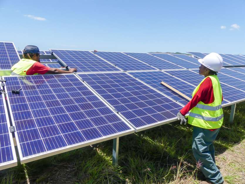 découvrez comment l’énergie solaire assure la continuité de l’électricité en jamaïque après un ouragan, garantissant une énergie durable et résiliente.