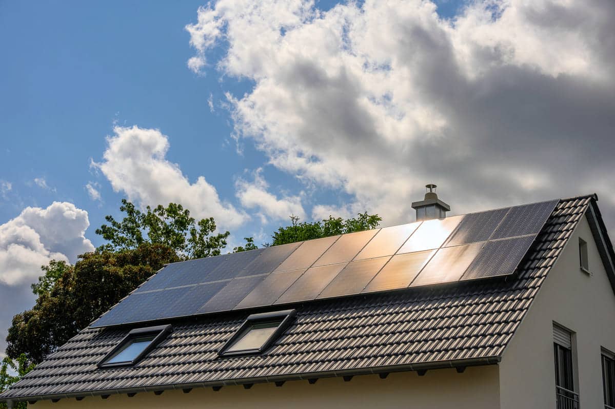 découvrez comment viridian solar intègre la technologie photovoltaïque directement dans les fenêtres de toit, combinant esthétisme et énergie renouvelable pour un habitat durable.
