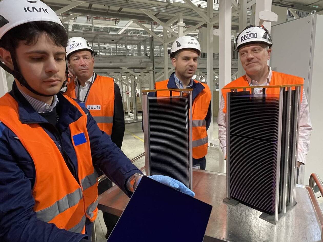 les acteurs européens du secteur solaire s'unissent pour renforcer leur compétitivité face à la chine, favorisant l'innovation et la souveraineté énergétique en europe.