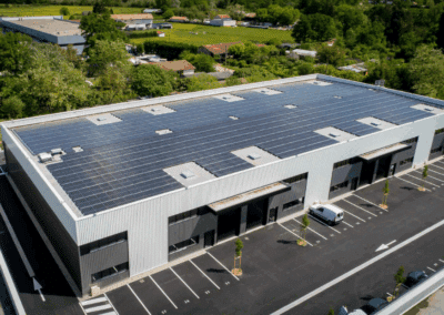 découvrez notre centre technique spécialisé dans les toits équipés de panneaux solaires, pour une installation fiable et performante de vos solutions d'énergie renouvelable.