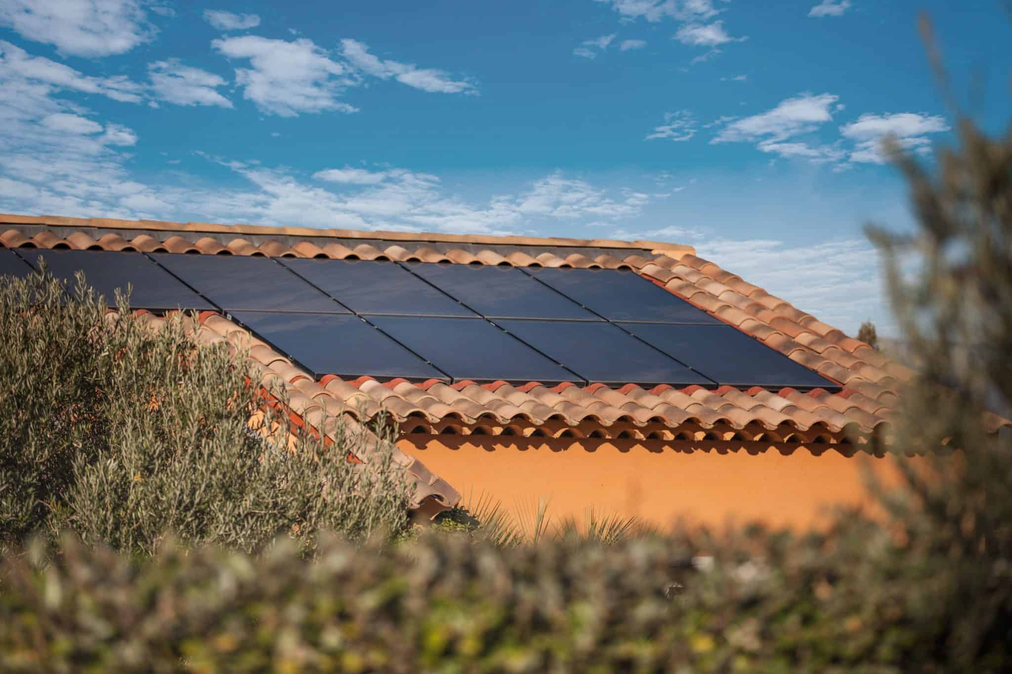découvrez comment les contrats solaires impactent la vente immobilière, leurs avantages et les points essentiels à connaître pour optimiser vos transactions.