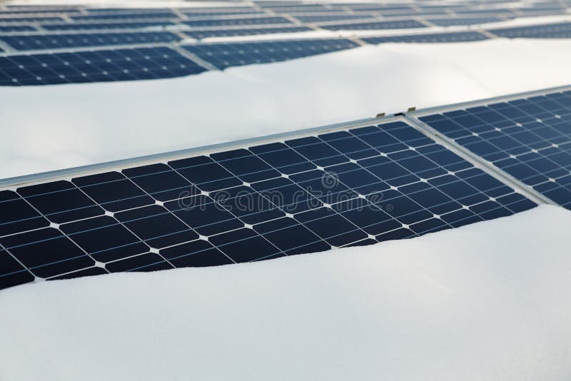 service de déneigement pour panneaux solaires en slovénie, garantissant une efficacité optimale de vos installations solaires même en hiver.