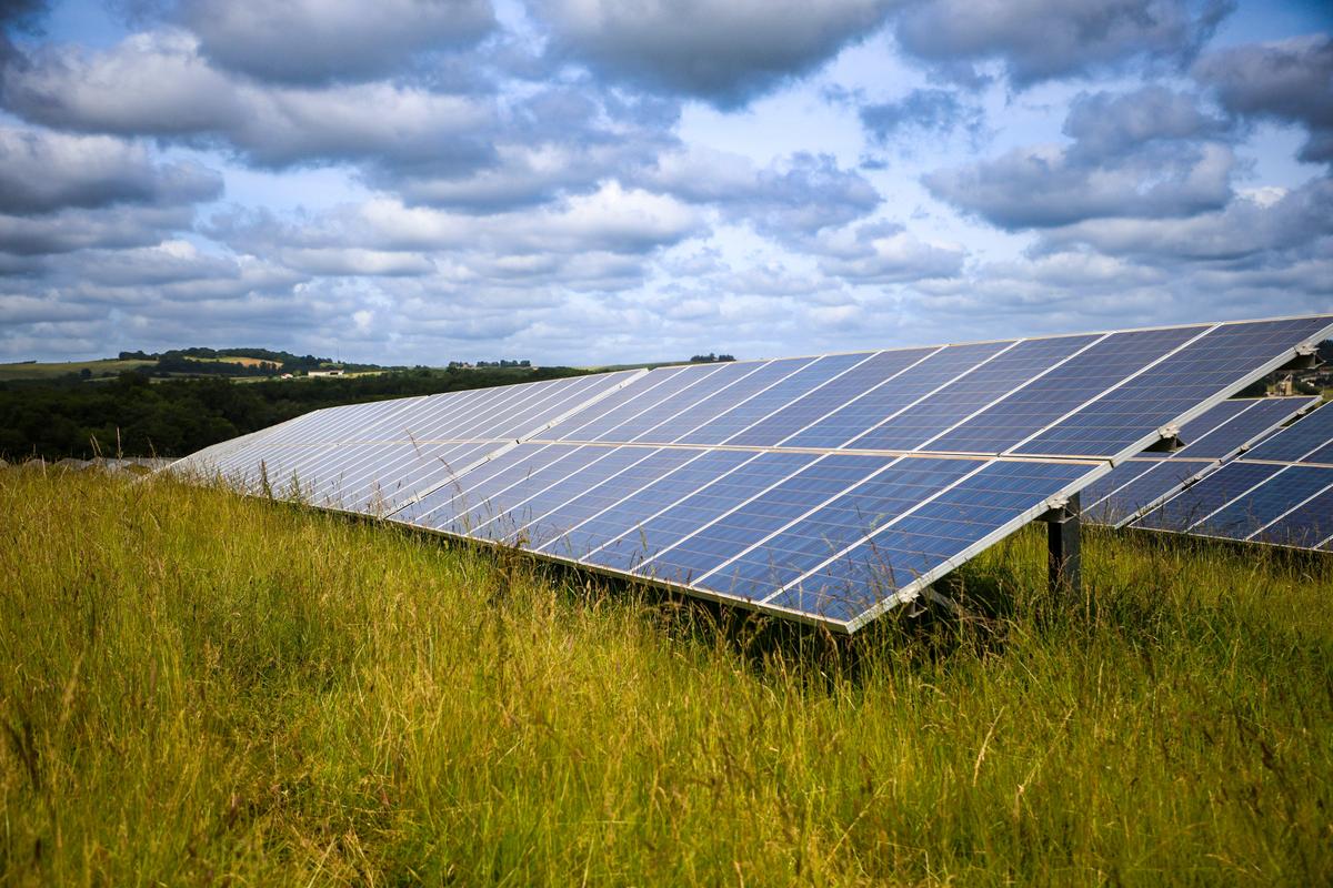 découvrez les arguments et actions contre les projets de fermes solaires en east yorkshire et lincolnshire, et les enjeux environnementaux et communautaires liés.