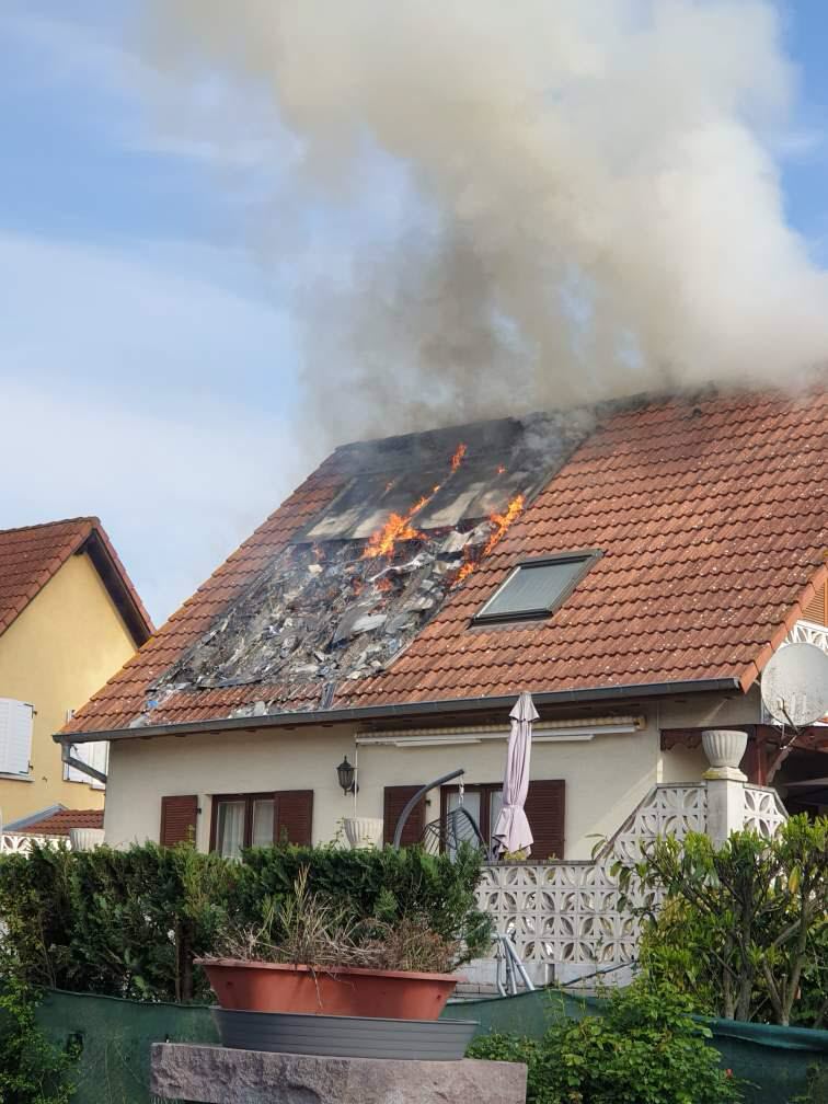 découvrez les risques d'incendie liés aux panneaux solaires et comment les prévenir pour assurer la sécurité de votre installation photovoltaïque.